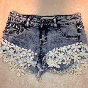 LACE TRIM Denim shorts